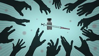 Ilustración: varias manos se lanzan a coger la vacuna