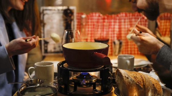 Dégustation de fondue à Berne, en Suisse, 16 novembre 2020 Dégustation de fondue à Berne, en Suisse, 16 novembre 2020