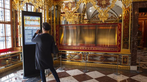 Leere Vitrine im Grünen Gewölbe bei der Wiedereröffnung im Mai Leere Vitrine im Grünen Gewölbe bei der Wiedereröffnung im Mai