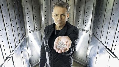 Founder of founder of Sky Diamond Dale Vince is holding the carbon-negative, laboratory-grown diamonds. 