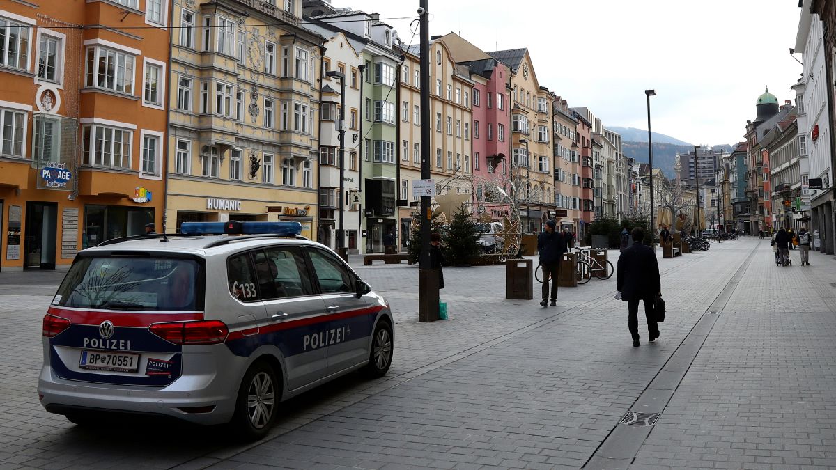 Cidade de Innsbruck patrulhada no primeiro dia do reconfinamento