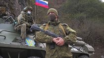 Zwei von knapp 2000 russischen Friedenssoldaten in der Region um Bergkarabach
