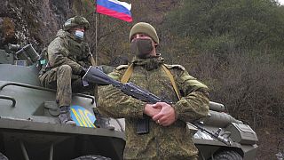 Zwei von knapp 2000 russischen Friedenssoldaten in der Region um Bergkarabach