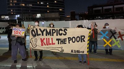 شاهد: احتجاجات متواضعة في طوكيو على أمل تأجيل الألعاب الأولمبية