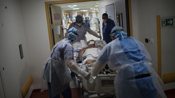 Covid-19 Patient wird in Marseilles Krankenhaus La Timone auf die Intensivstation verlegt, 12.11.2020 Covid-19 Patient wird in Marseilles Krankenhaus La Timone auf die Intensivstation verlegt, 12.11.2020