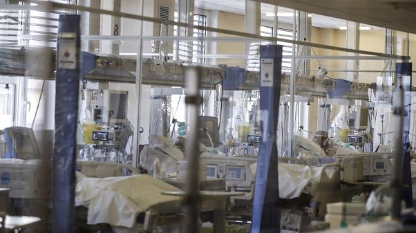 وحدة العناية المركزة بمستشفى "أوسبيدال دي سيركولو"، في فاريزي، إيطاليا وحدة العناية المركزة بمستشفى "أوسبيدال دي سيركولو"، في فاريزي، إيطاليا