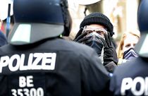 Almanya'da hükümetin Covid-19 politikası protesto edildi