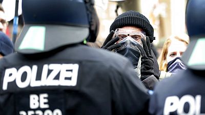 Almanya'da hükümetin Covid-19 politikası protesto edildi