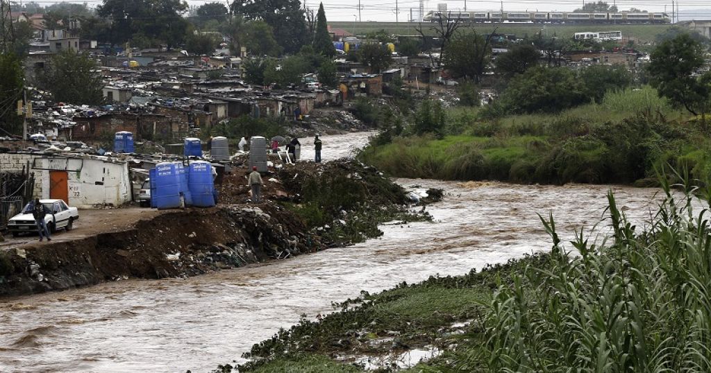 South African NGO FRESH Hires Locals to Clean Up the Nation’s Rivers - Africanews English