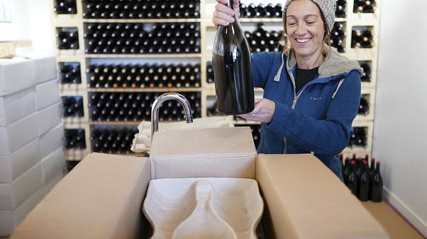 Auch Winzerin Claire Chasselaý muss pandemiebedingt auf andere Vermarktungswege setzen Auch Winzerin Claire Chasselaý muss pandemiebedingt auf andere Vermarktungswege setzen