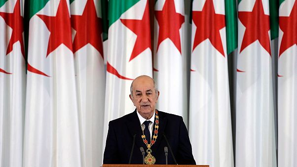 الرئيس الجزائري عبد المجيد تبون يلقي كلمة خلال حفل الافتتاح في القصر الرئاسي بالجزائر العاصمة. الرئيس الجزائري عبد المجيد تبون يلقي كلمة خلال حفل الافتتاح في القصر الرئاسي بالجزائر العاصمة.