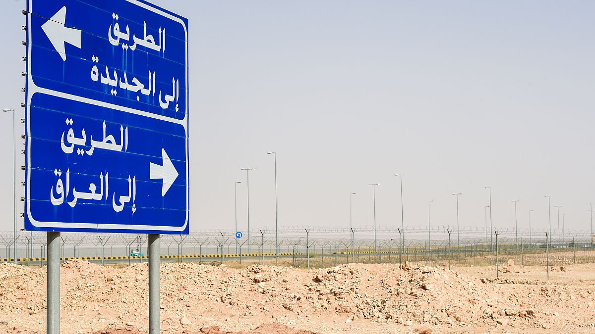 السياج الفاصل بين السعودية والعراق في محيط مدينة عرعر على طول الحدود السعودية العراقية.
