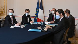 اجتماع رئيس الوزراء الفرنسي جان كاستكس ووزير الداخلية الفرنسي جيرالد دارمانين عبر الفيديو مع ممثلي الديانات الرئيسية في فرنسا