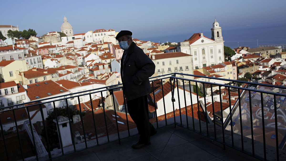 Ein Aussichtspunkt in Lissabon, der einen Blick über den Stadtteil Alfama ermöglicht
