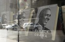 ABD'nin eski başkanı Barack Obama'nın yazdığı Promised Land (Vadedilen Ülke) isimli eser, raflardaki yerini aldı
