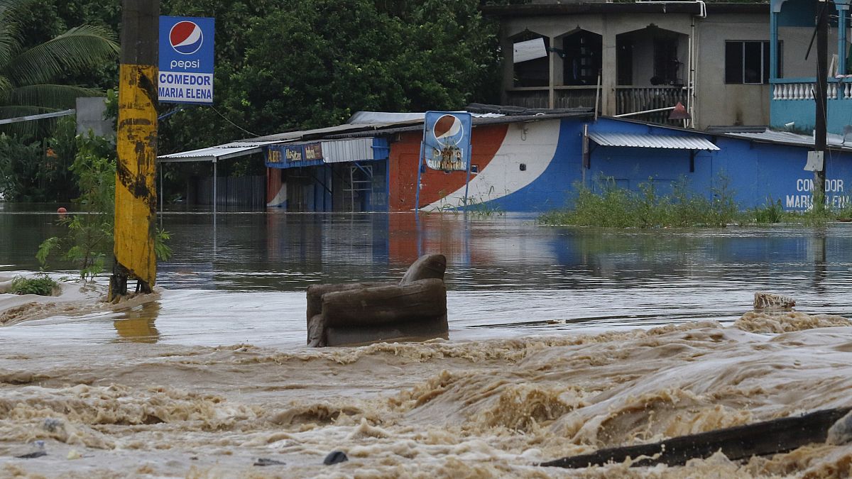 Orta Amerika'yı vuran Iota Kasırgası nedeniyle ölenlerin sayısı 40'a yaklaştı