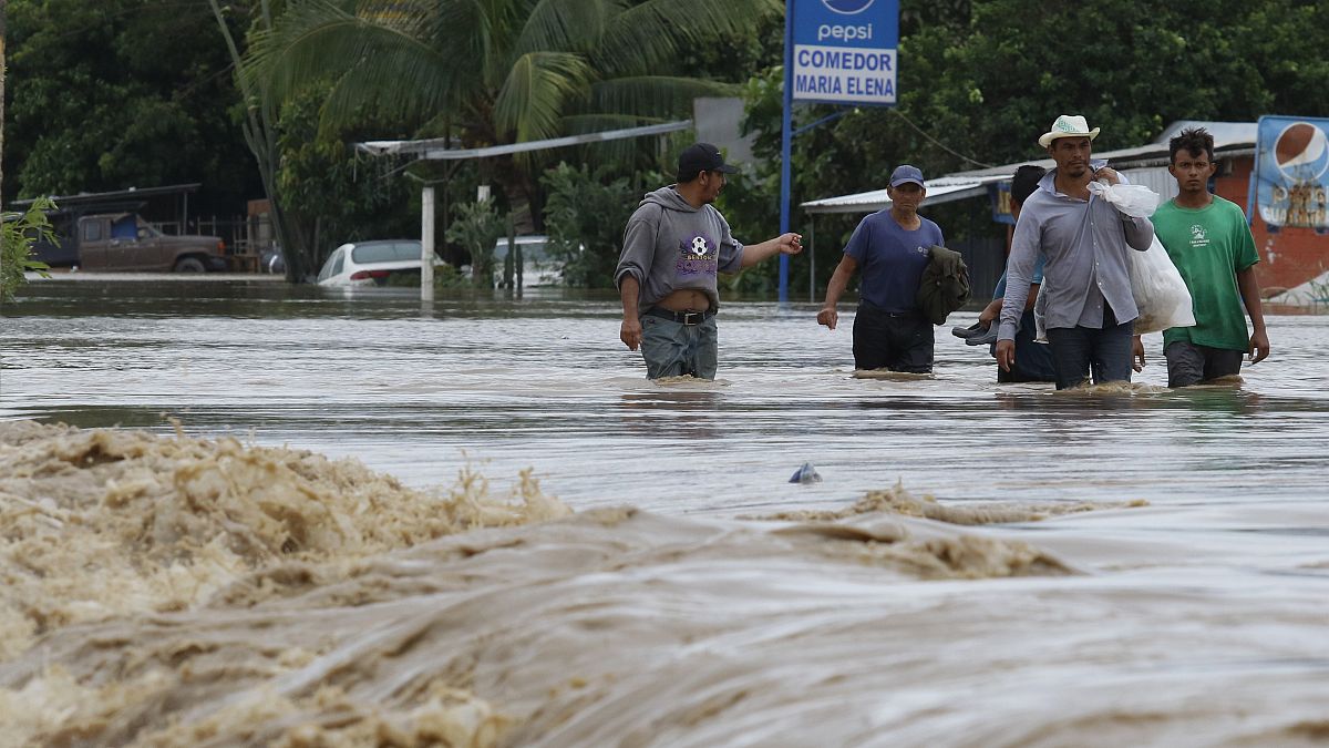Fluten, Zerstörung und Leid in Lateinamerika durch Hurrikan Iota