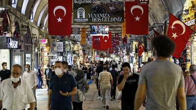 La Banca di Turchia aumenta i tassi, vola la lira