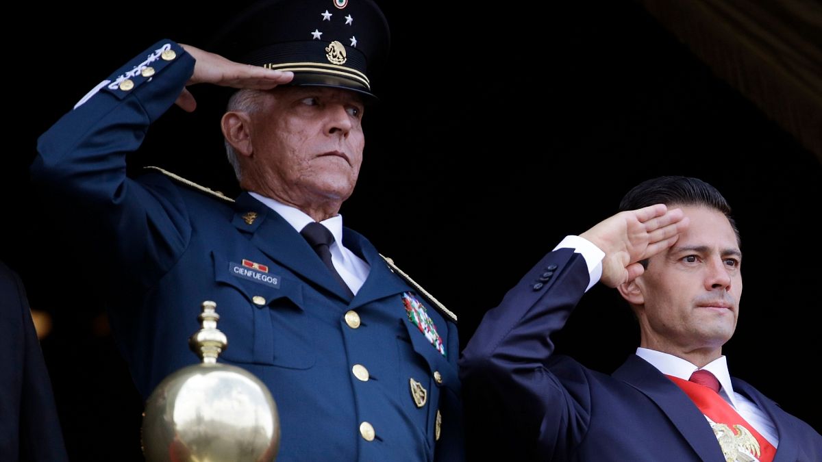 Eski Meksika Savunma Bakanı Salvador Cienfuegos (solda) / Arşiv