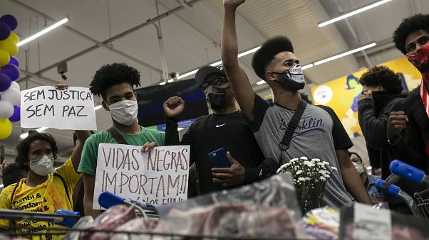 Manifestation dans un supermarché Carrefour de Rio de Janeiro vendredi 20 novembre 2020. Manifestation dans un supermarché Carrefour de Rio de Janeiro vendredi 20 novembre 2020.