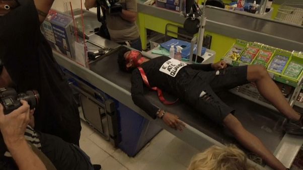 Black Lives Matter και στη Βραζιλία μετά τη δολοφονία μαύρου άνδρα Black Lives Matter και στη Βραζιλία μετά τη δολοφονία μαύρου άνδρα