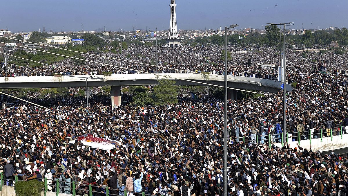Rizvi'nin cenazesine on binlerce kişi katıldı