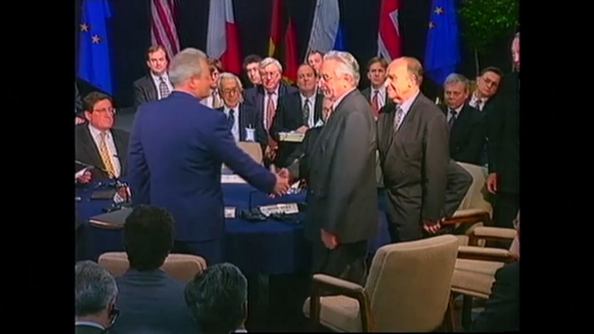 Firma del los Acuerdos de Dayton el 21 de noviembre de 1995