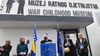 Ο Ζόζεπ Μπορέλ στο μουσείο πολέμου της Βοσνίας