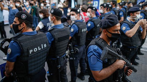 HDP İstanbul il eş başkanları dahil 16 kişi gözaltına alındı HDP İstanbul il eş başkanları dahil 16 kişi gözaltına alındı