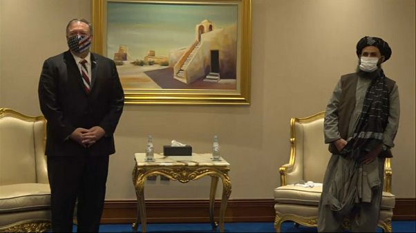 Mike Pompeo se reúne con los talibanes para afianzar las negociaciones de paz con Afganistán Mike Pompeo se reúne con los talibanes para afianzar las negociaciones de paz con Afganistán