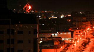 اشتعال النيران في مواقع القصف الإسرائيلي