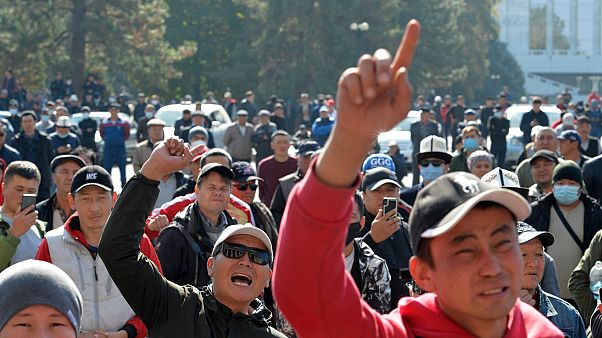 Kırgızistan'da hükümet karşıtı gösteri (13 Ekim 2020) Kırgızistan'da hükümet karşıtı gösteri (13 Ekim 2020)