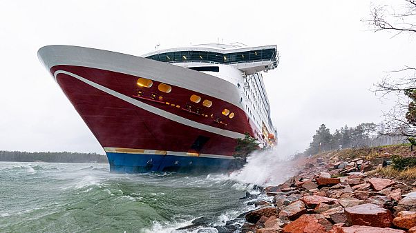 Finlandiya merkezli Viking Line deniz taşımacılığı şirketine ait Viking Grace feribotu, Baltık Denizi'nde karaya oturdu Finlandiya merkezli Viking Line deniz taşımacılığı şirketine ait Viking Grace feribotu, Baltık Denizi'nde karaya oturdu