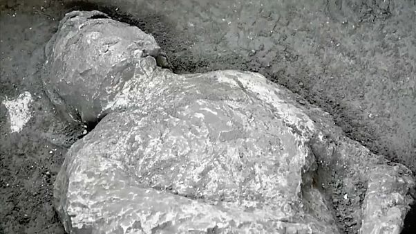 Pompei, i due corpi ritrovati Pompei, i due corpi ritrovati