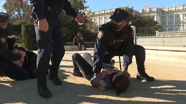 Franco taraftarlarına FEMEN tepkisi Franco taraftarlarına FEMEN tepkisi