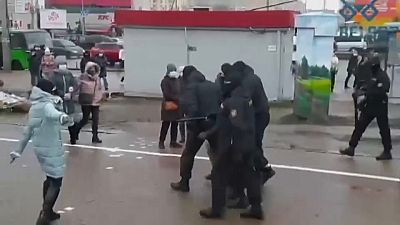 Folytatódnak a békés tüntetések Minszkben