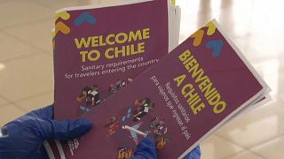 Folletos repartidos en el aeropuerto de Santiago de Chile