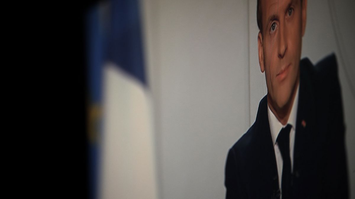 الرئيس الفرنسي إيمانويل ماكرون خلال خطابه عبر قناة تي أف 1 ـ باريس. 2020/10/28