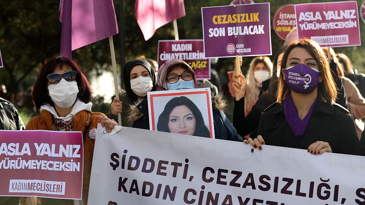 مظاهرات لوقف العنف ضد النساء في تركيا