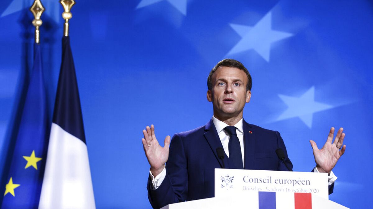 Güvenlik yasa tasarısı nedeniyle Fransa Cumhurbaşkanı Emmanuel Macron tüm ülkede eleştirilerin hedefi oldu.