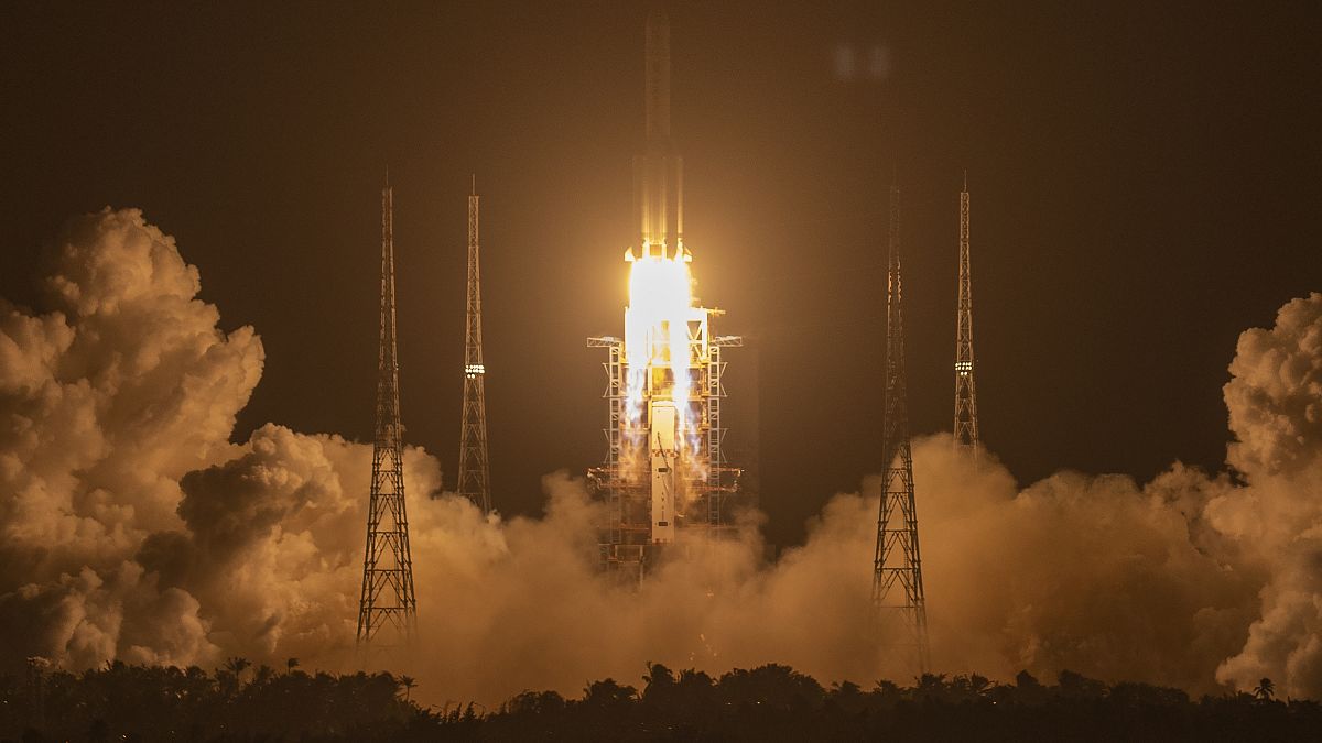 China lança missão espacial