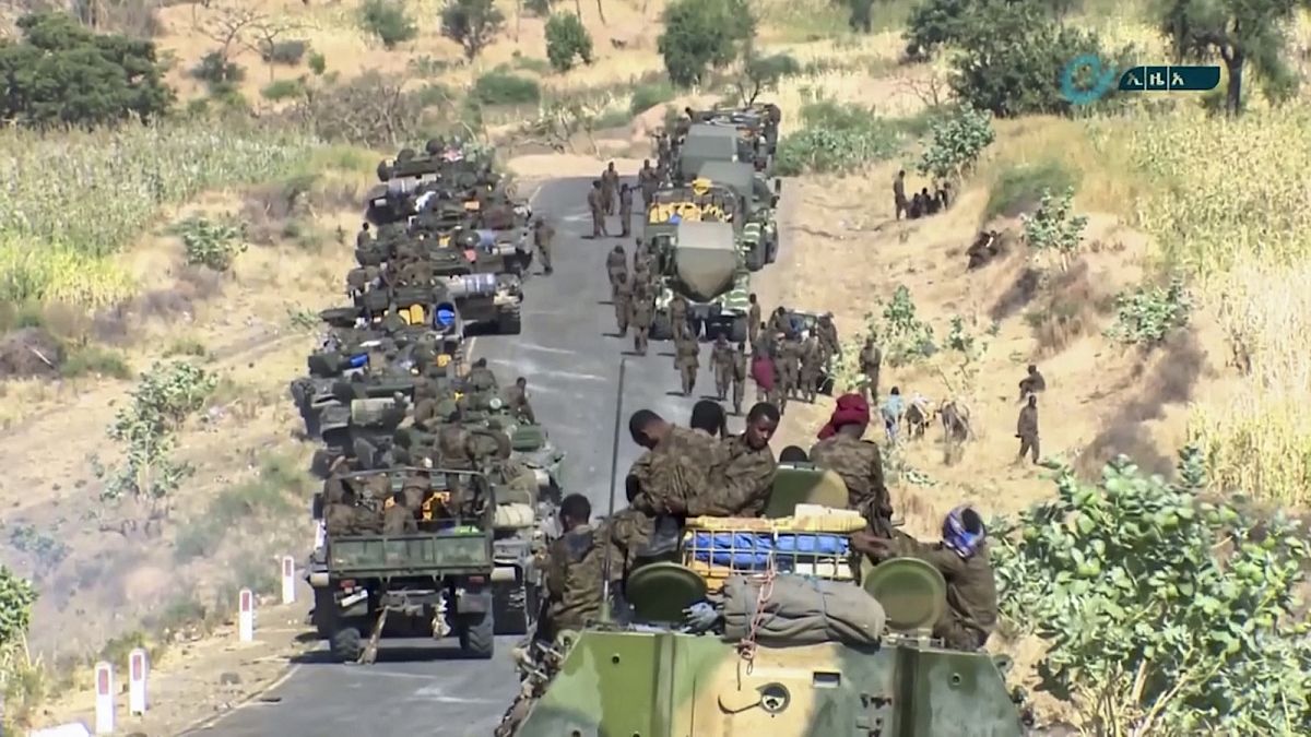 الديش الأثيوبي يتجمع على طريق قرب الحدود مع تيغراي وأمهرة. 2020/11/16 