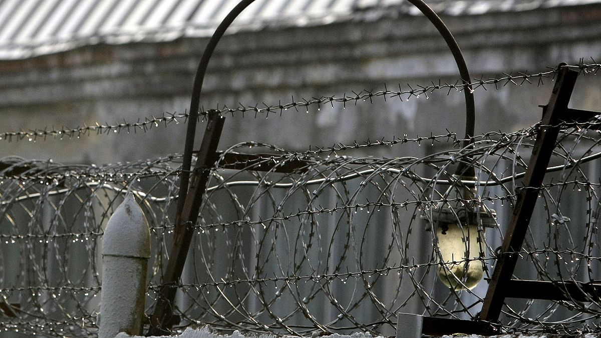 Пандемия уменьшает в Евросоюзе число заключённых