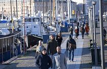 El puerto de Standvagen en Estocolmo el pasado viernes. Esta escena, sin mascarillas, se ha convertido en una excepción en Europa.
