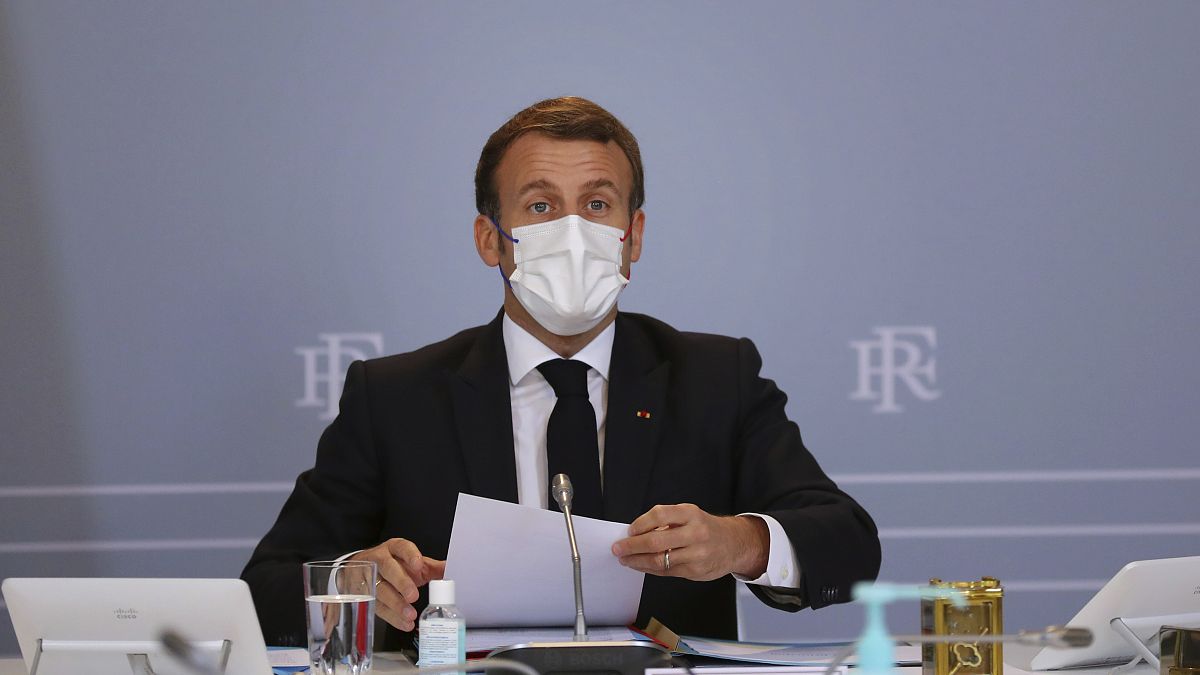 Emmanuel Macron lors d'un conseil de défense au palais de l'Elysée, à Paris, le 12 novembre 2020