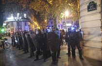 Policiers en place contre une manifestation dénonçant la loi de sécurité globale et l'évacuation violente de la place de la république la nuit précédente, 24/11/2020