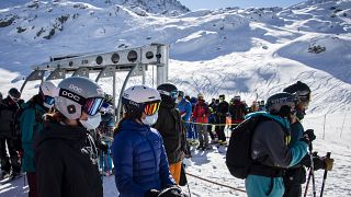 Los 200 turistas huyeron en secreto del complejo de lujo después de descubrir que tendrían que estar en cuarentena durante 10 días.