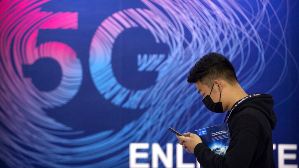 Az 5G hálózatot népszerűsítő plakátok egyike Kínában