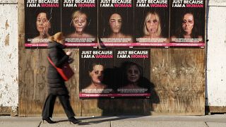 Posters sobre violência contra as mulheres em Itália