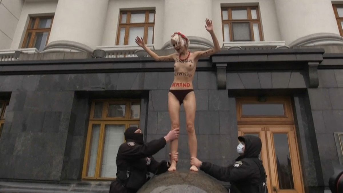Anna Alyain, activista Femen, protagoniza una acción en Ucrania